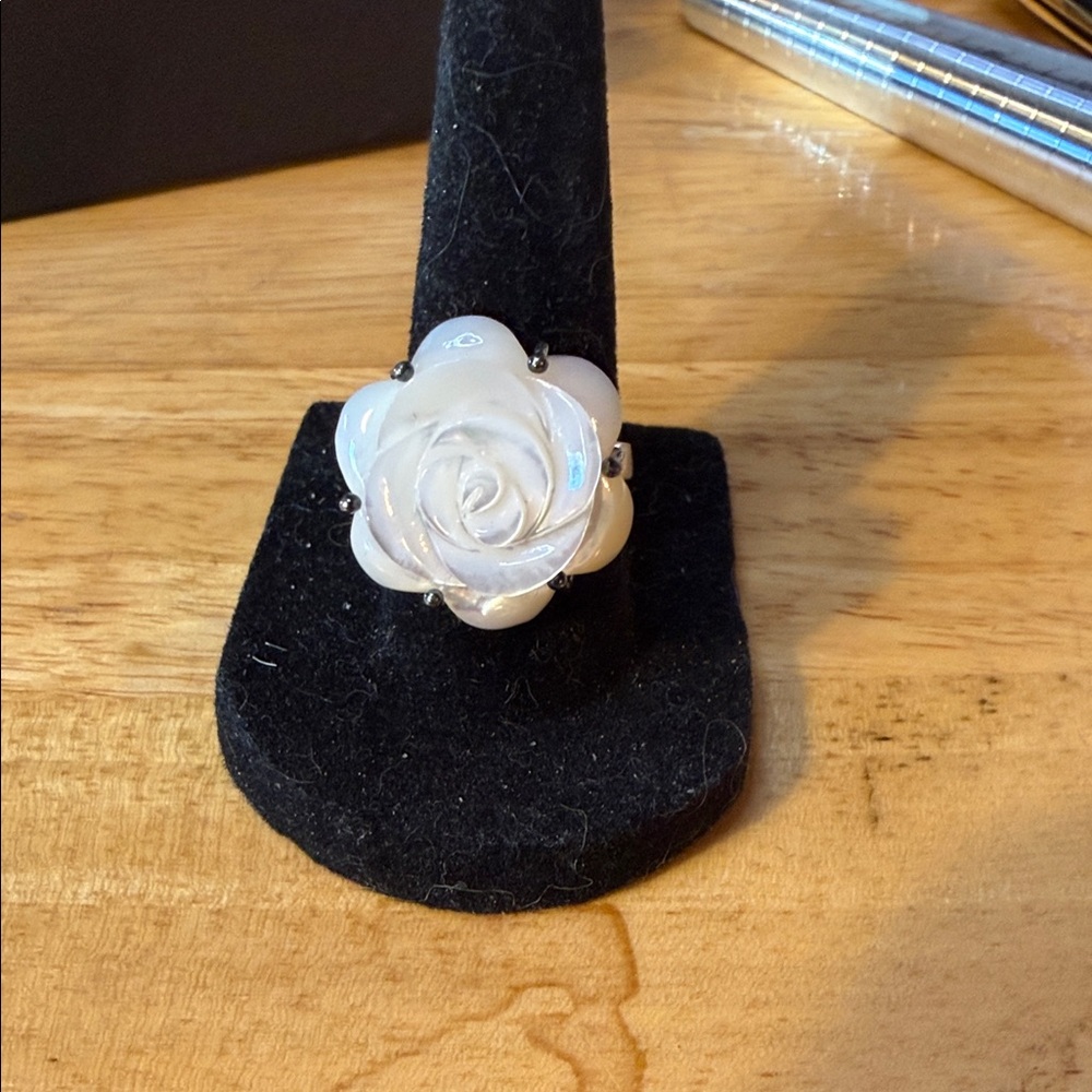 Elegant 9.5 Sterling Silver White Mother of Pearl Rose Ring
